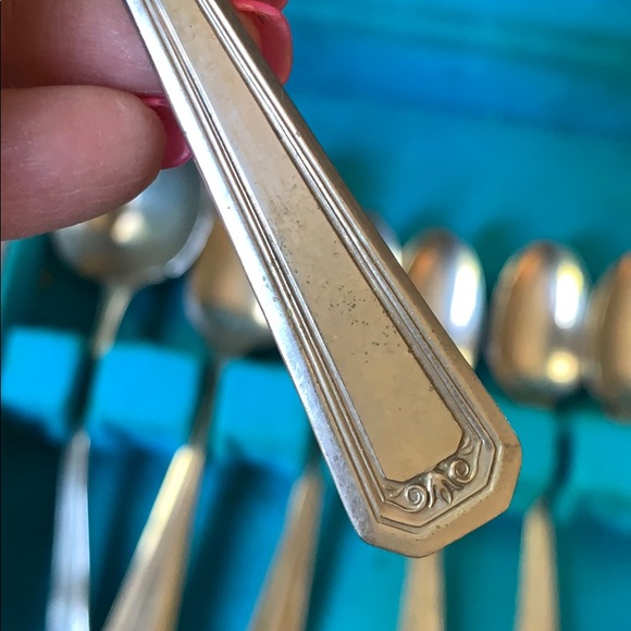 Wm. A. Rogers 1930-1940’s Flatware for 8 in box - Picture 6 of 8